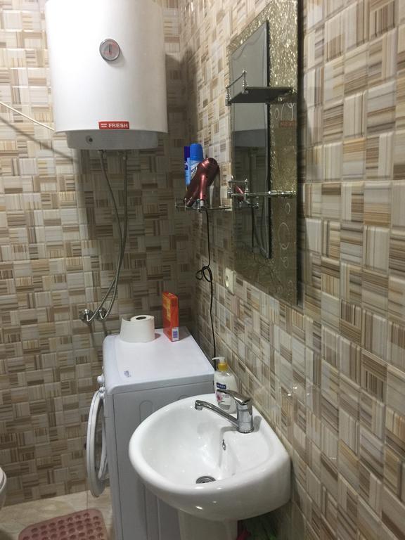 Apartment Pshavela 16 Батуми Екстериор снимка